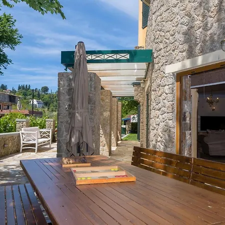 Kompitsi Villa *